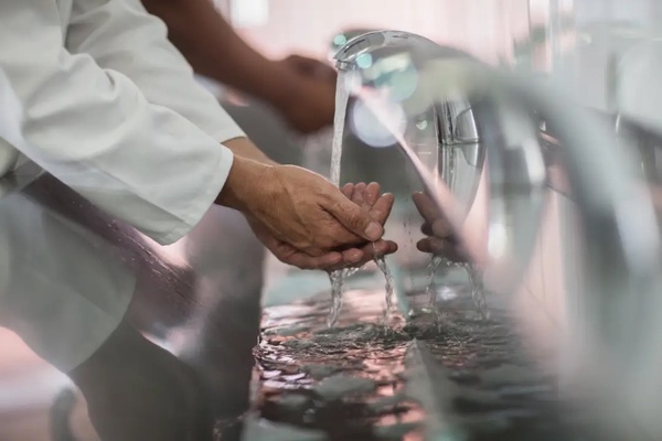 Wash Hands Thoroughly